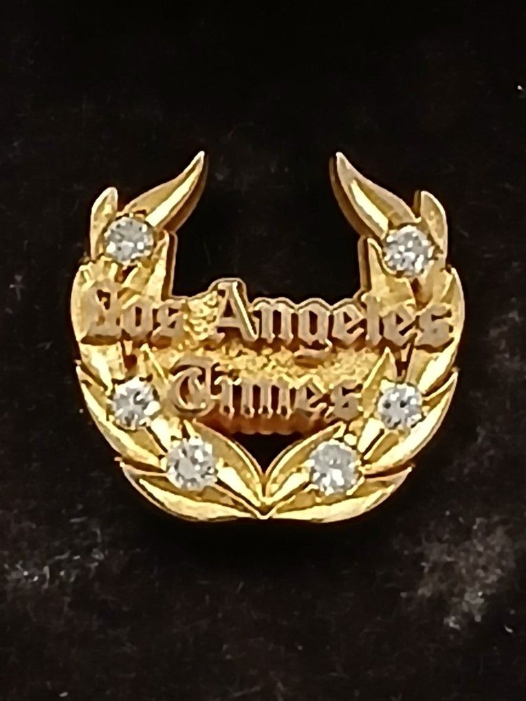 10k 2.2gr Solid Gold L.A Times Pin W/ 6 Diamonds