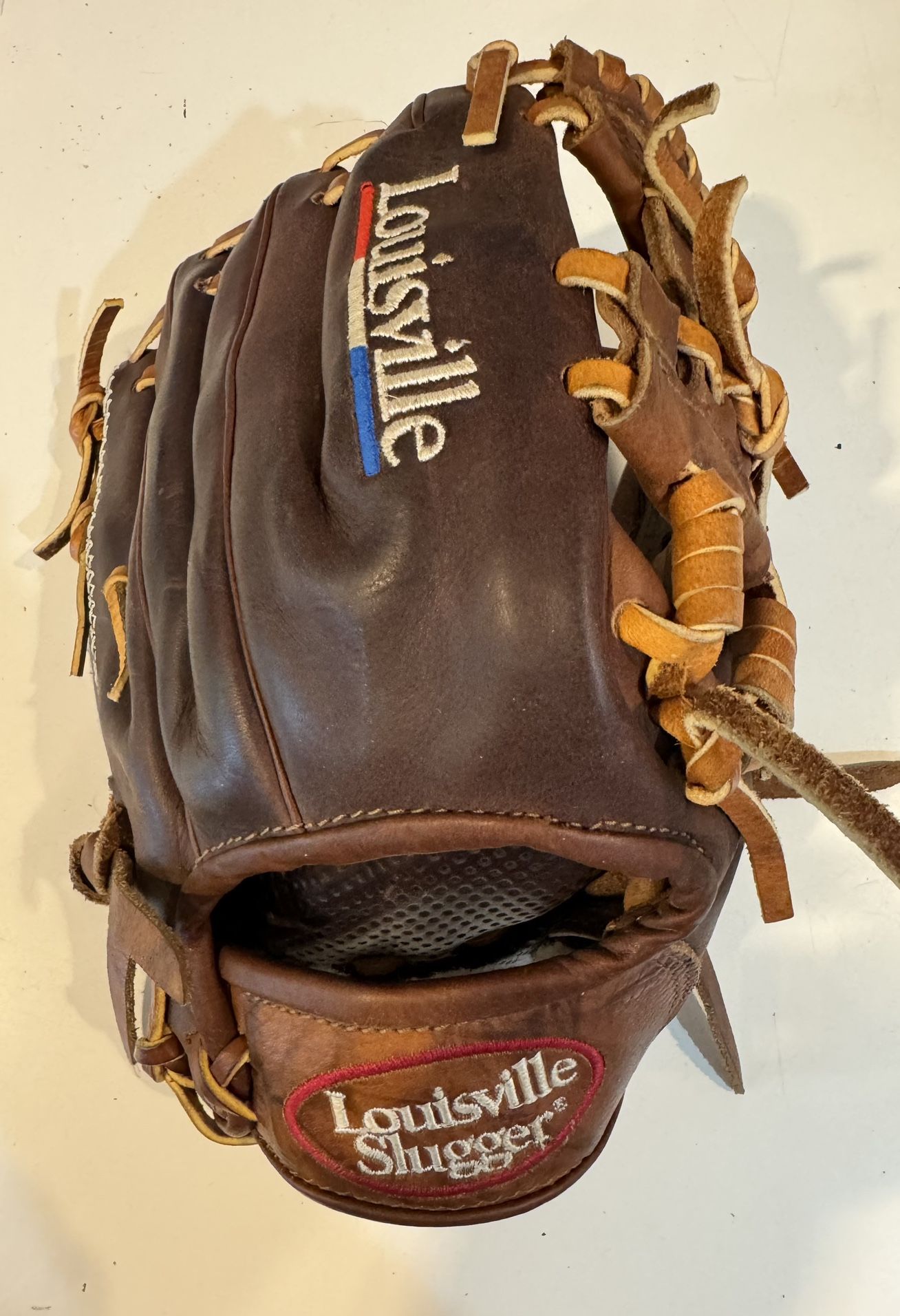 Louisville Slugger Baseball Glove