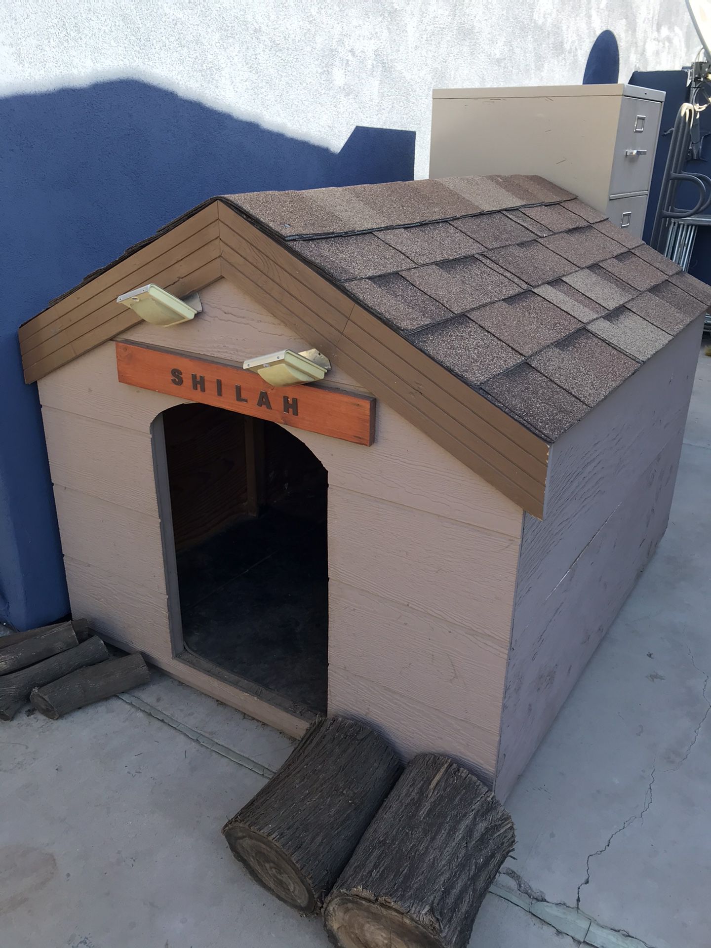 Extra large dog house