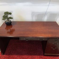 Spacious JSI executive desk