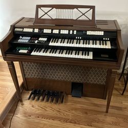 Organ Wurlitzer Model 4300 -D