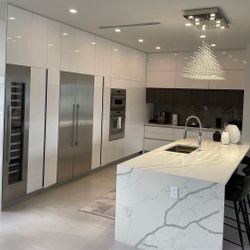 Custom Kitchen Cabinets 