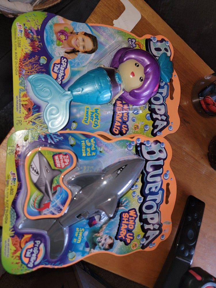 🙂2 NEW BLUETOPIAS WINDUP SHARK AND MERMAID. GREAT FOR BATH OR POOL