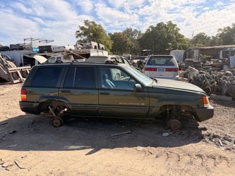 1998 Jeep Grand Cherokee v8 ***for parts only***
