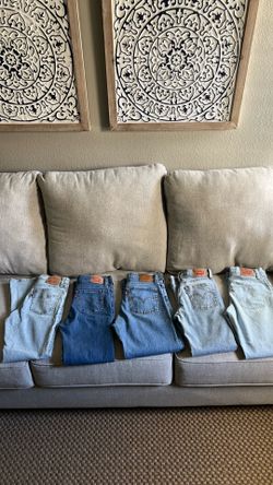Like new women Levi’s $20each