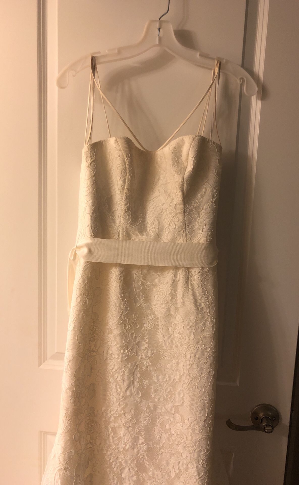 Vera Wang Wedding Gown, Size 4, Ivory.