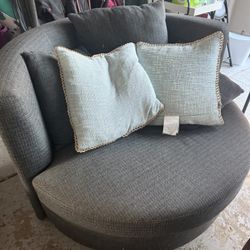 Swivel Loveseat   - So Comfy!
