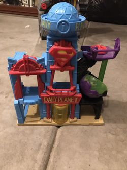 Fisher Price Imaginext Superman Daily Planet Playset DC Comic