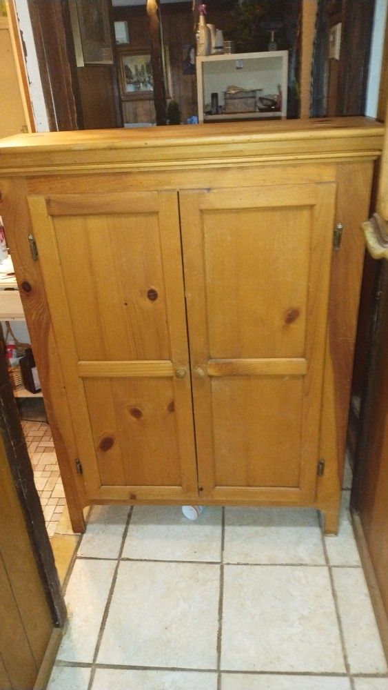SMALL PINEWOOD ARMOIRE