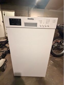 Brand New - Danby 18 in. Front Control Built-in Dishwasher in White, 51 DB