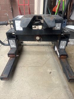 Husky 16K 5th Wheel Hitch EZ Roller
