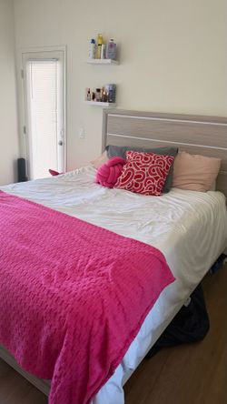 Queen bed set with mattress and box