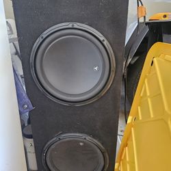 2 JL Audio W3V2's With Custom Box