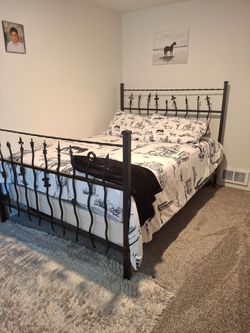 Queen bed with 2  night side stands