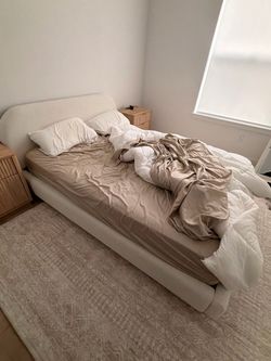 Dreamcloud mattress queen and bed frame