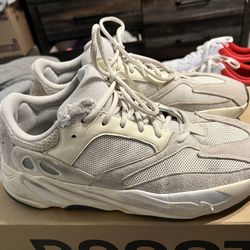 Yeezy boost 700