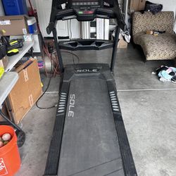 SOLE F63 Treadmill 