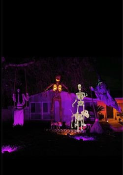 Spirit Halloween - Empty Soul on a Swing