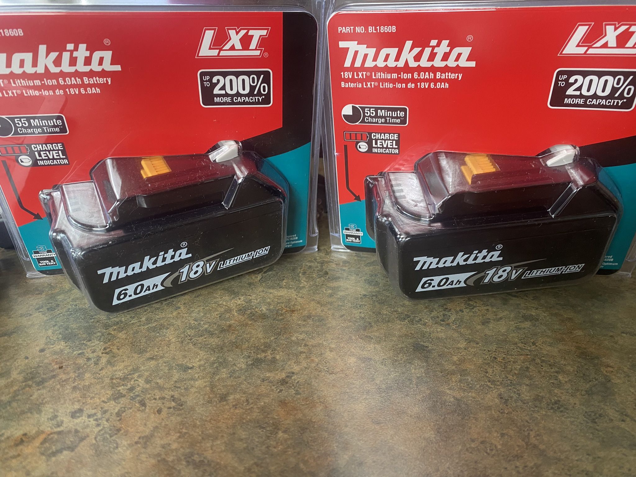MAKITA  18v LXT 2 BATTERIES 6.0. (( Read Below ))
