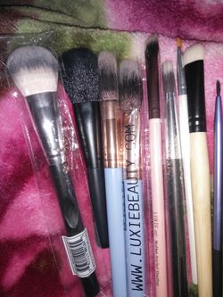 Makeup brushes