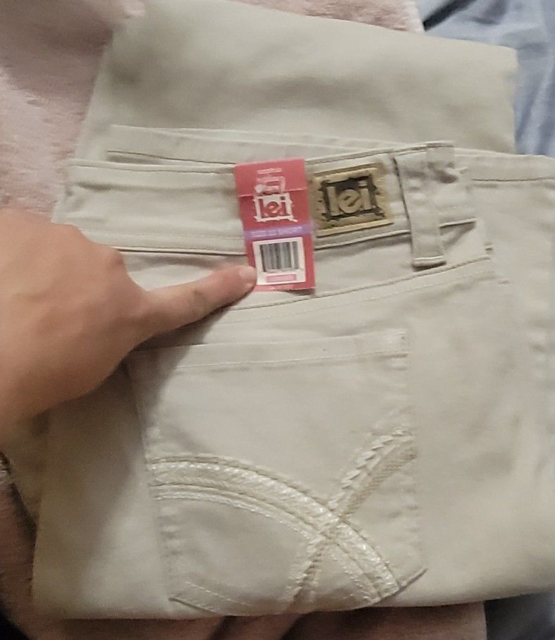L.e.i. (which stands for Life Energy Intelligence). Pants/jeans, likely a "Sophia Hipster Flare" or similar style based on visual search results for s