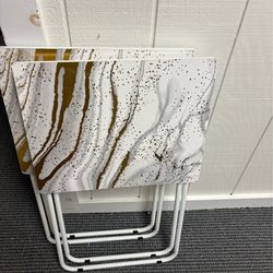 Folding table