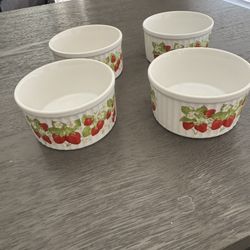 Strawberries stoneware action, Japan