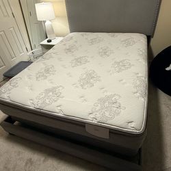 Bed with mattress and box spring QUEEN