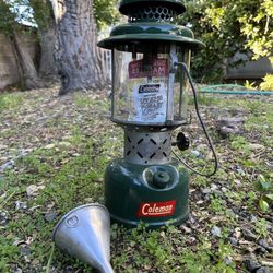 Vintage Coleman Model 220E Double Mantle Lantern