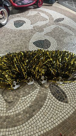 Free gold/black pompoms