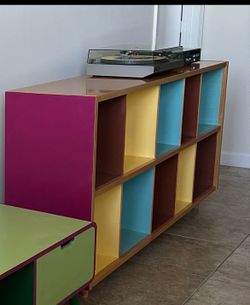 Vinyl record shelf