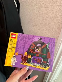 Lego Halloween barn