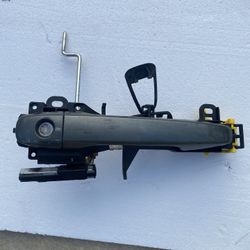2011-2015 Toyota Sienna Driver Side Door Handle And Lock