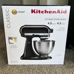 Brand New KitchenAid® Classic™ Series 4.5 Quart Tilt-Head Stand Mixer, Onyx Black