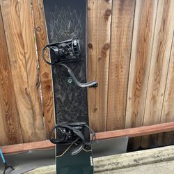 Salomon snowboard + Bindings - Used Twice