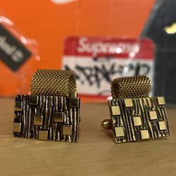 Men’s gold flat cuff links