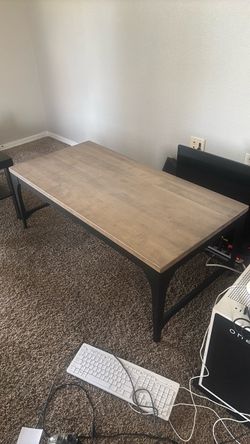 FREE coffee table/tv stand