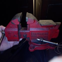 Table Vise And Winch