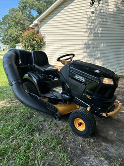 Excellent conditions craftsman pro-8000-motor 22hp-42 cut deck-bagger system included-runs and Cuts great 👍 $1200