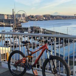 Specialized xc mountain bike, full suspension bike