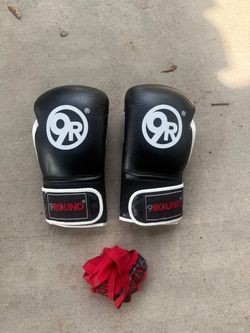 9Round Boxing Gloves with wrist wraps