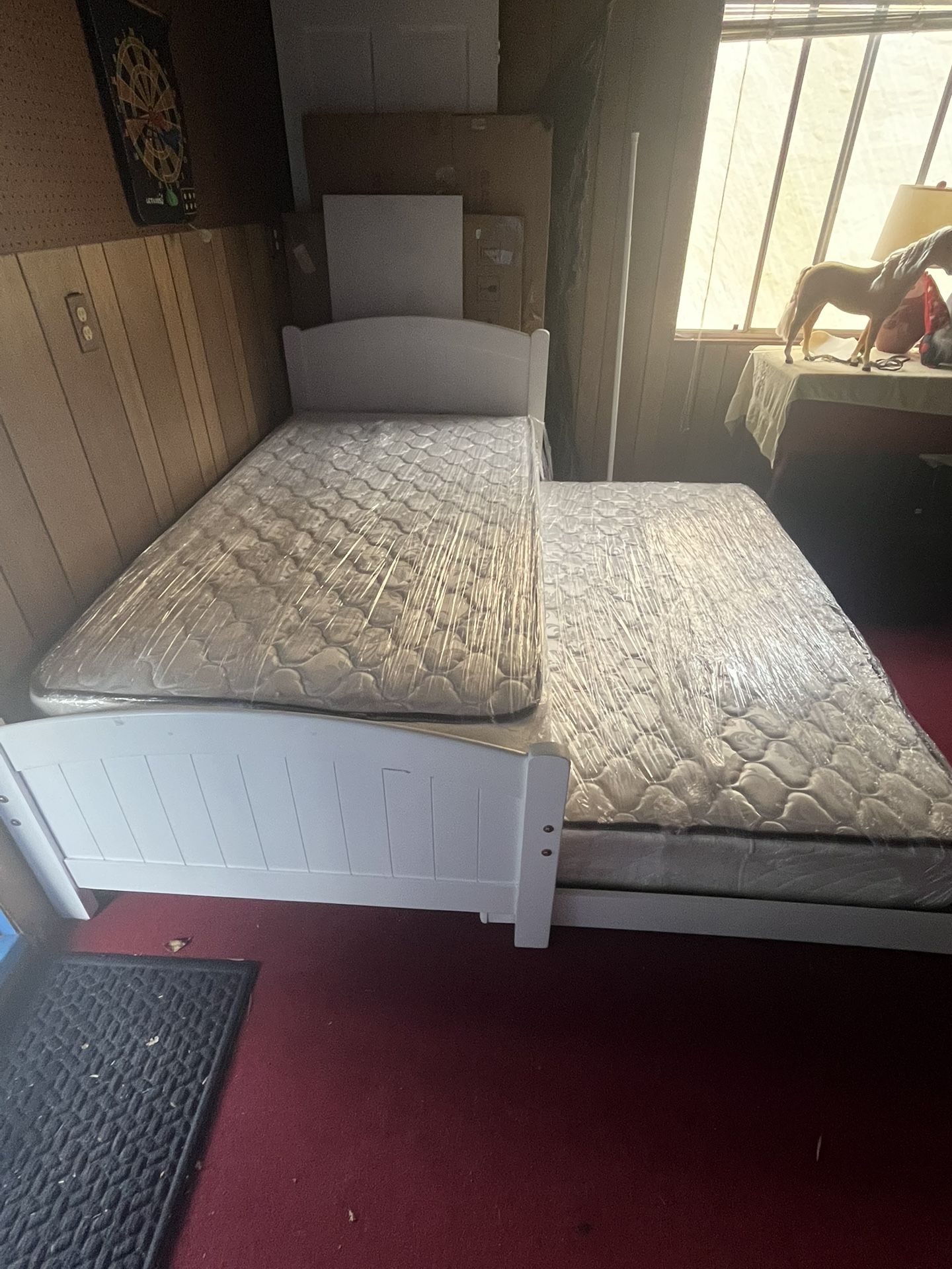 White Wood Twin Trundle Bed With Matresses