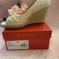 New In Box Kelly & Katie Open Toe Wedges