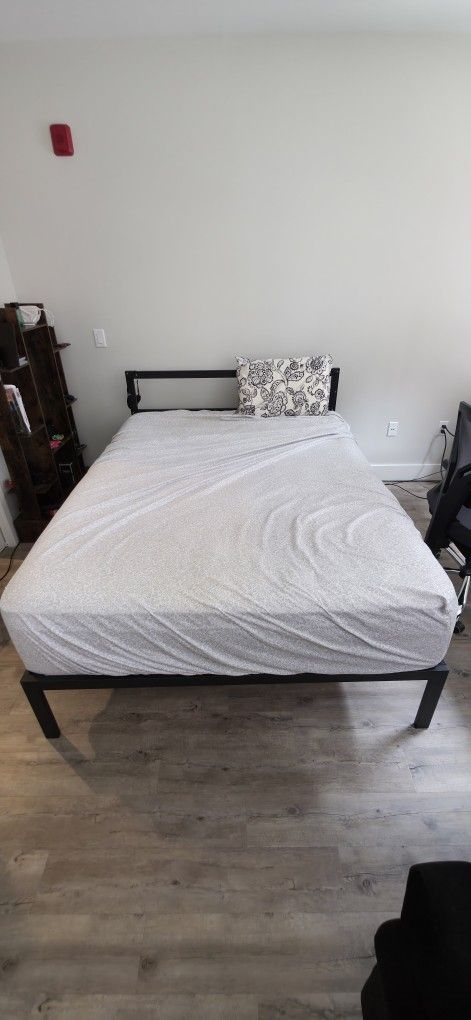 Sealy Thick/Firm Memory Foam Mattress With Bed Frame - Queen Size