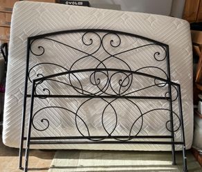 Complete queen size bed.