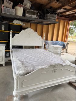 Refinis queen bed set