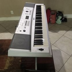 Yamaha Keyboard With Stand