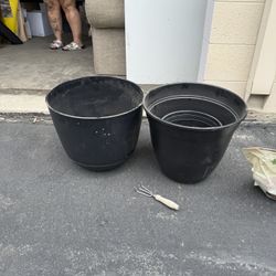 Various planters 