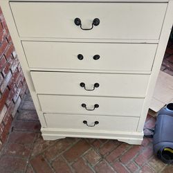 Dresser