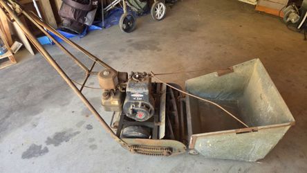 Vintage Reel Push Mower with Briggs & Stratton 2HP Engine